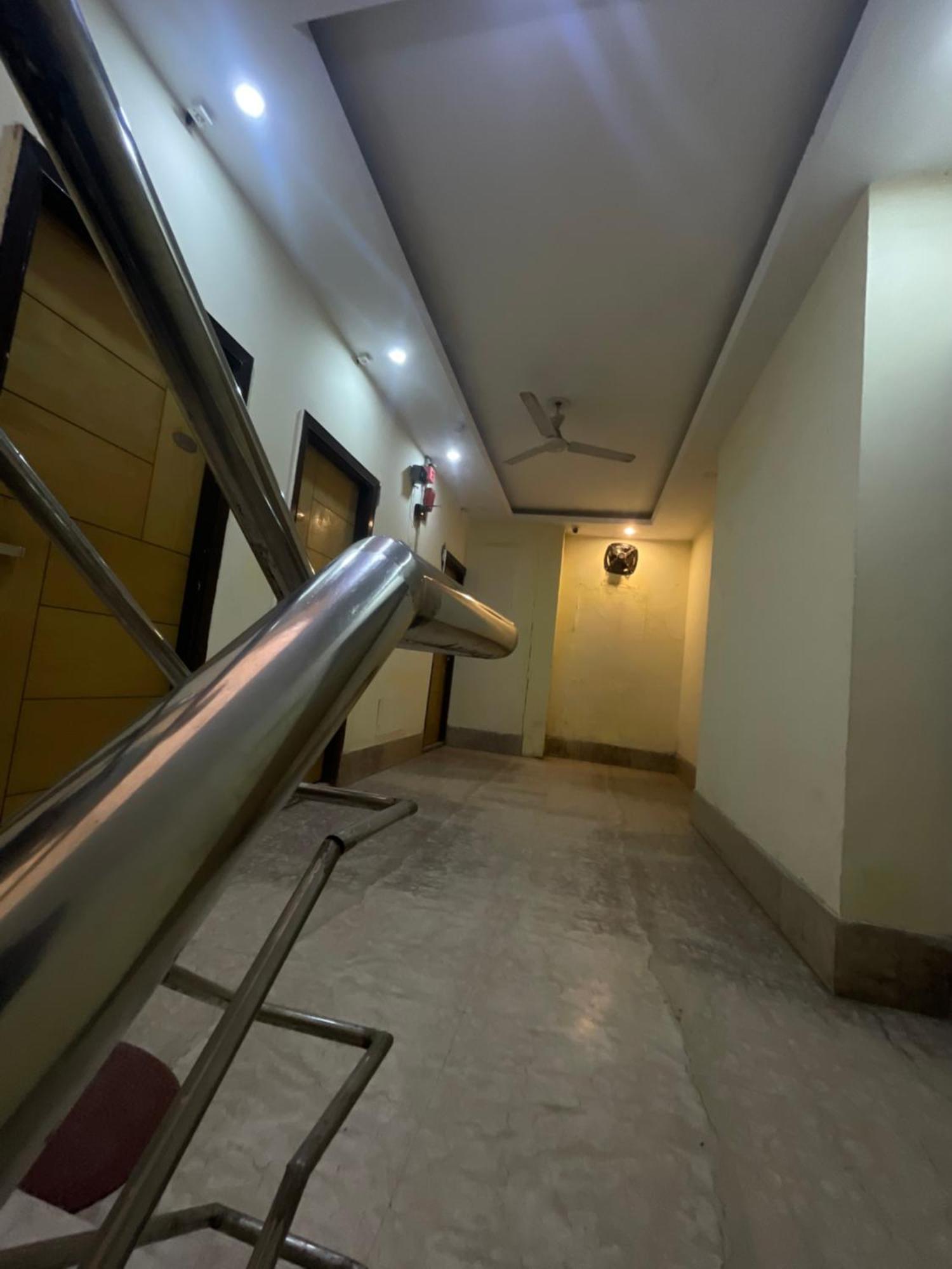 Hotel Golden Gate Neu-Delhi Exterior foto